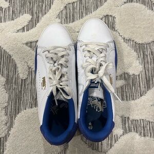 Excellent condition. Like new. Puma blue and white women sneakers